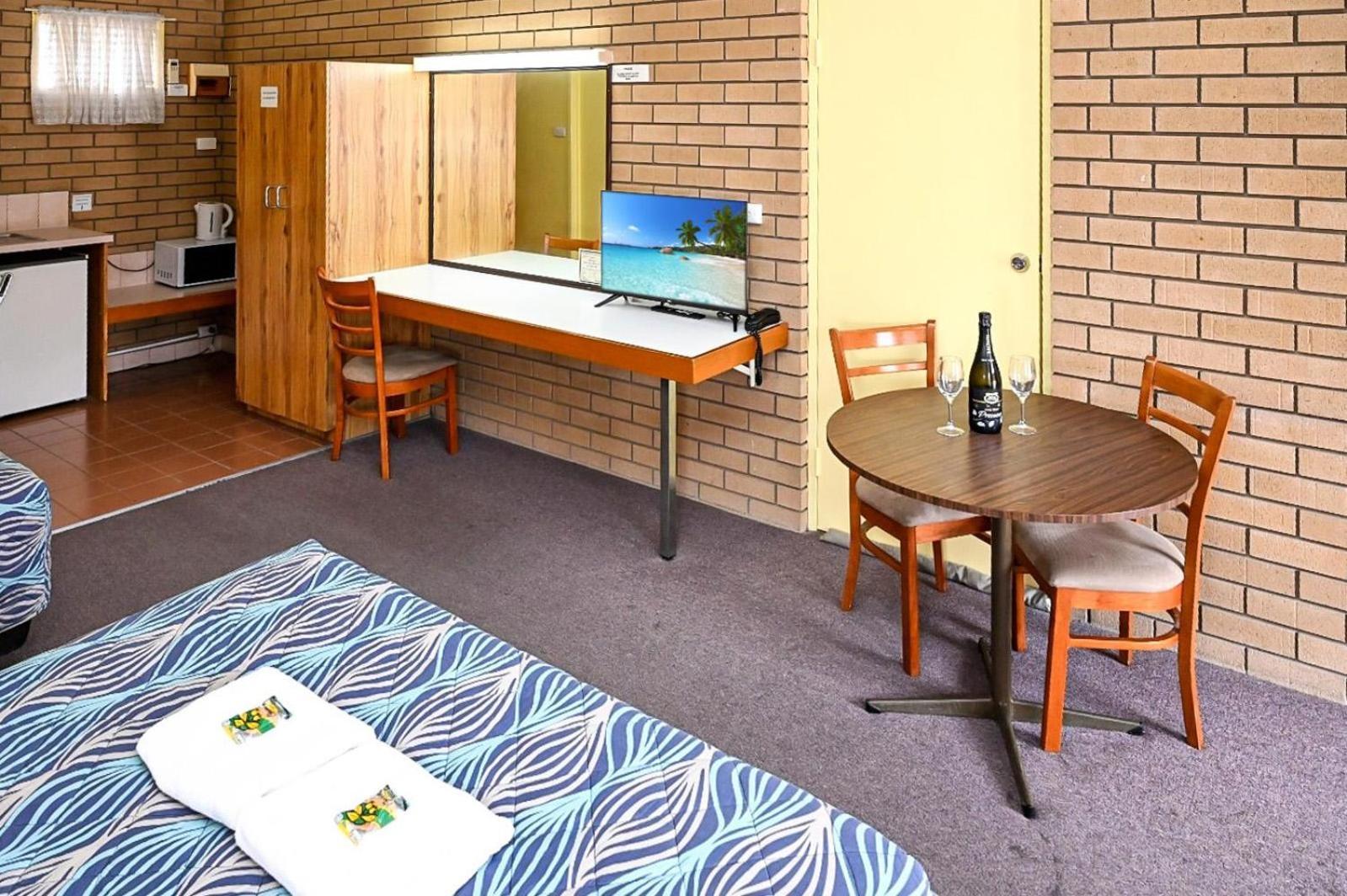 Holbrook Town Centre Motor Inn Luaran gambar